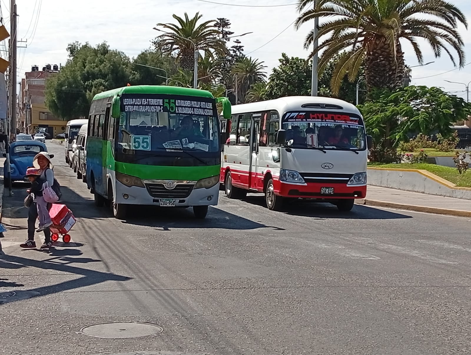 Buses de la ciudad y periferie de Tacna cubren un total de 33 rutas. (Foto: Adrian Apaza)