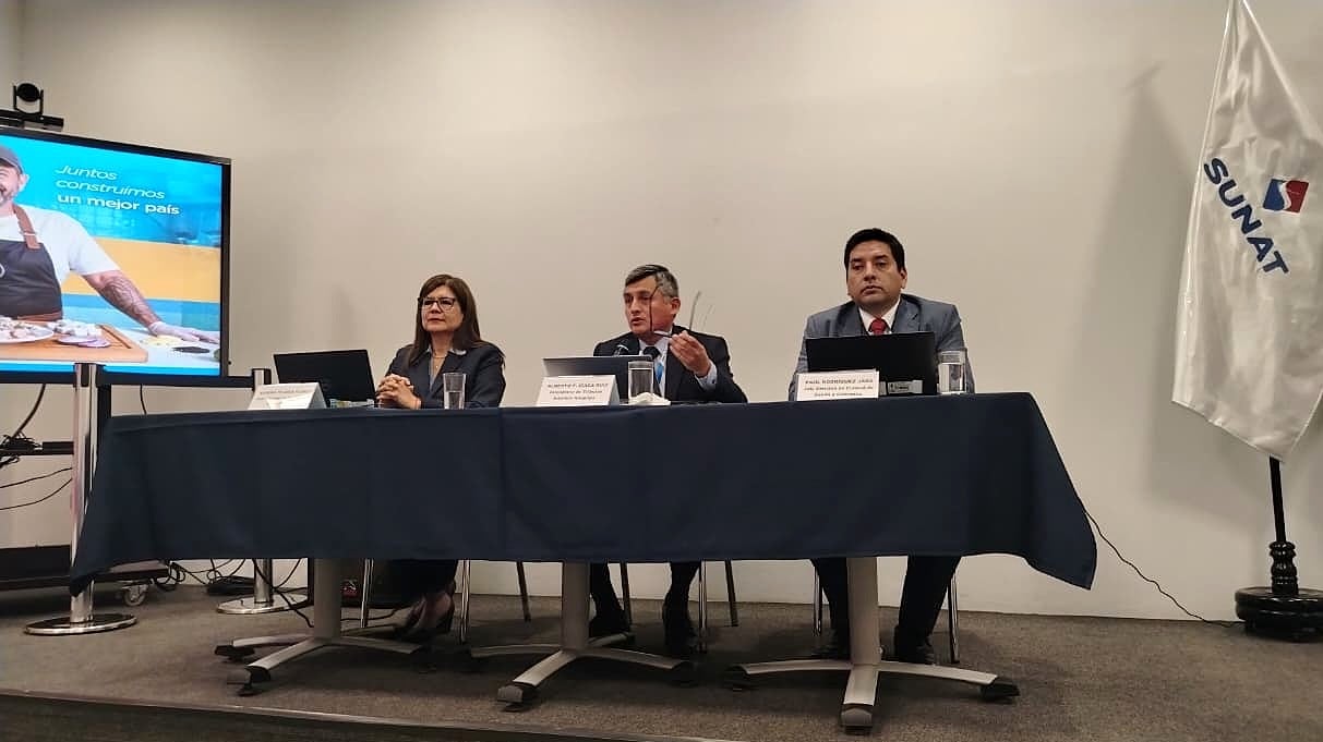 Alberto Izaga, Intendente de Tributos Internos Arequipa, anuncia campaña de Declaración Anual de Renta 2025. (Foto: Álvaro Figueroa/@photo.gec)