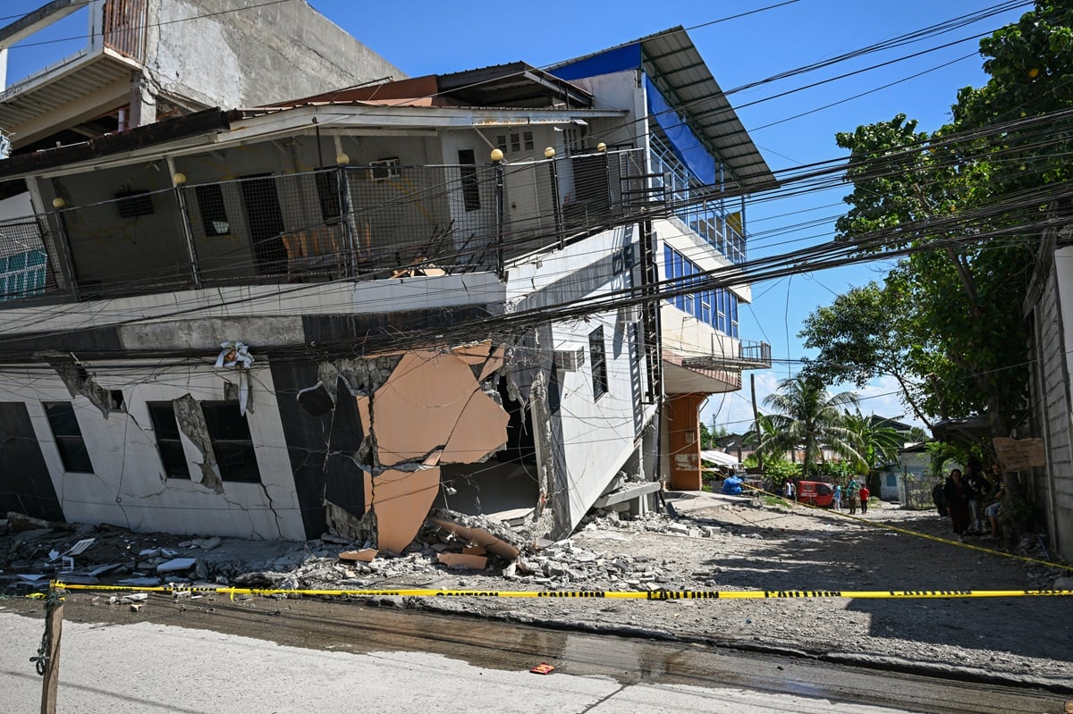 Filipinas : Aumenta a 47 los muertos y a 31 los desaparecidos por terremoto de magnitud 7 , 8
