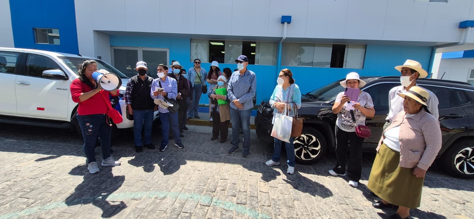 Pacientes oncológicos de EsSalud Arequipa protestan por interrupción de tratamiento de radioterapia. (Foto: Pedro Torres)