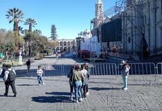 Paso restringido frente a la Catedral de Arequipa por procesión del Corpus Christi