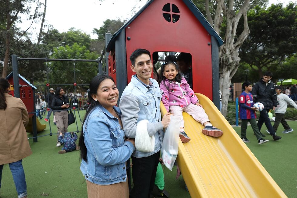 Niños y sus padres salieron a pasear en esta fecha. (Foto: Antonio Melgarejo/ @photo.gec)