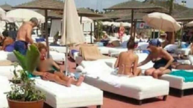 ​Dos mujeres en "topless" desatan escándalo en Casablanca