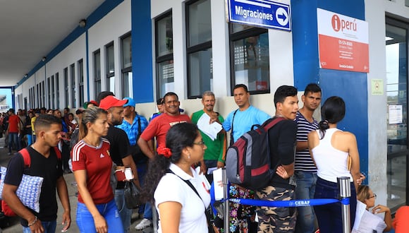 Ciudadanos venezolanos deben presentar visa y pasaporte desde hoy para ingresar a Perú. (Foto. GEC)
