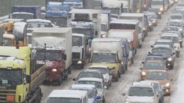 Rusia: Nevadas bloquean carreteras por 72 horas