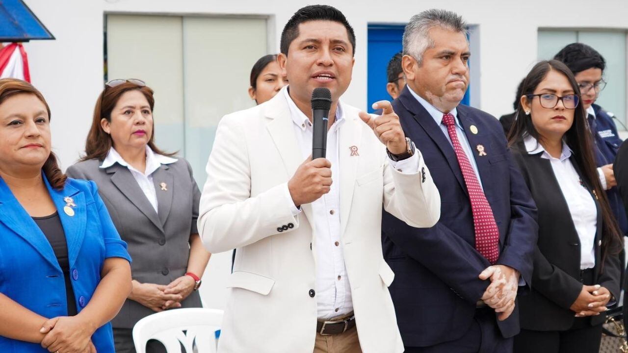 El primer funcionario de César Acuña asegura que no cometió errores en transferencias económicas a gobiernos locales y dice que está firme en su cargo.