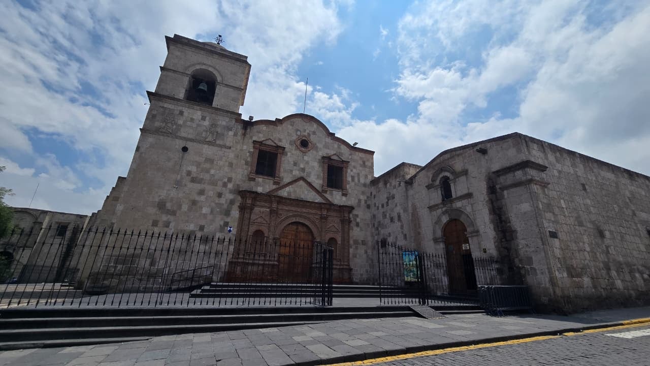 Calle Melgar, uno de los antiguos ingresos a Arequipa. (Foto: Yunsu Pariapaza/@photo.gec)