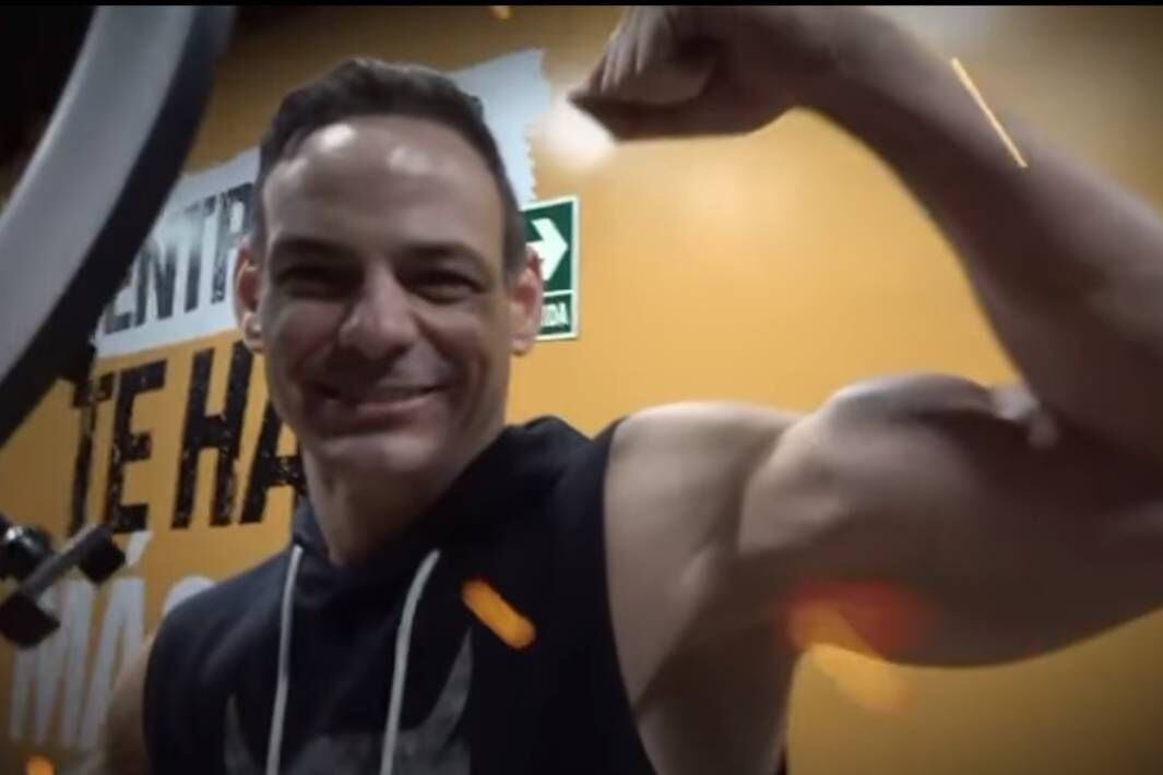 “La noche loca y de soltería que vivió Mark Vito”, anuncia la promoción de Magaly TV, la Firme.