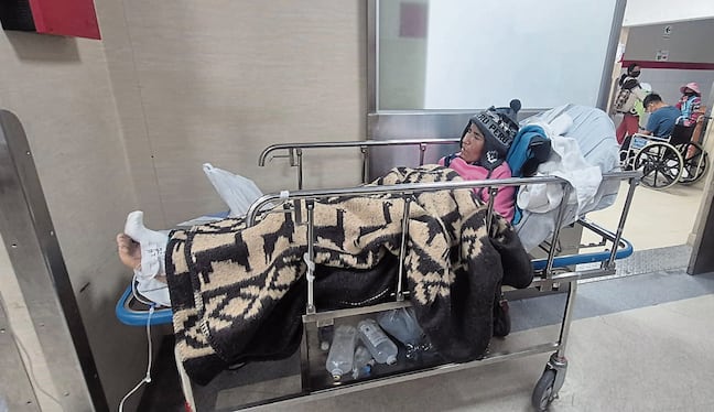 Piden ayuda para mujer con discapacidad intelectual que está abandonada en hospital de Arequipa (Foto: Pedro Torres/@photo.gec)
