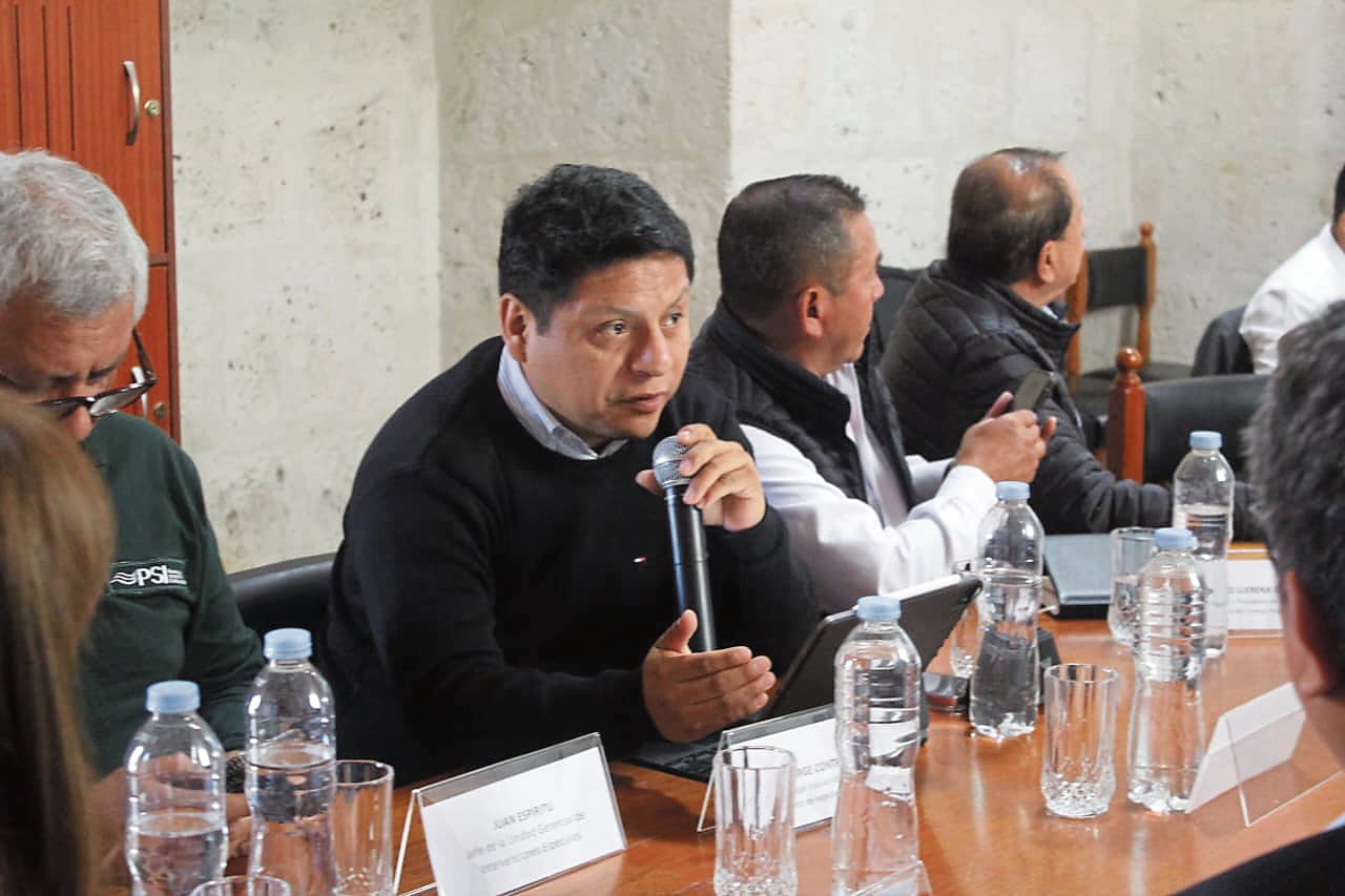 Representantes del Midagri informaron de los plazos sobre los trabajos de mantenimiento en el Sistema de Aducción de Majes Siguas (Foto: Álvaro Figueroa/@photo.gec)