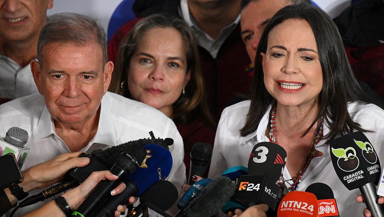 María Corina Machado instó hoy a sus seguidores a permanecer en los centros de votación. (Foto: Federico Parra / AFP)