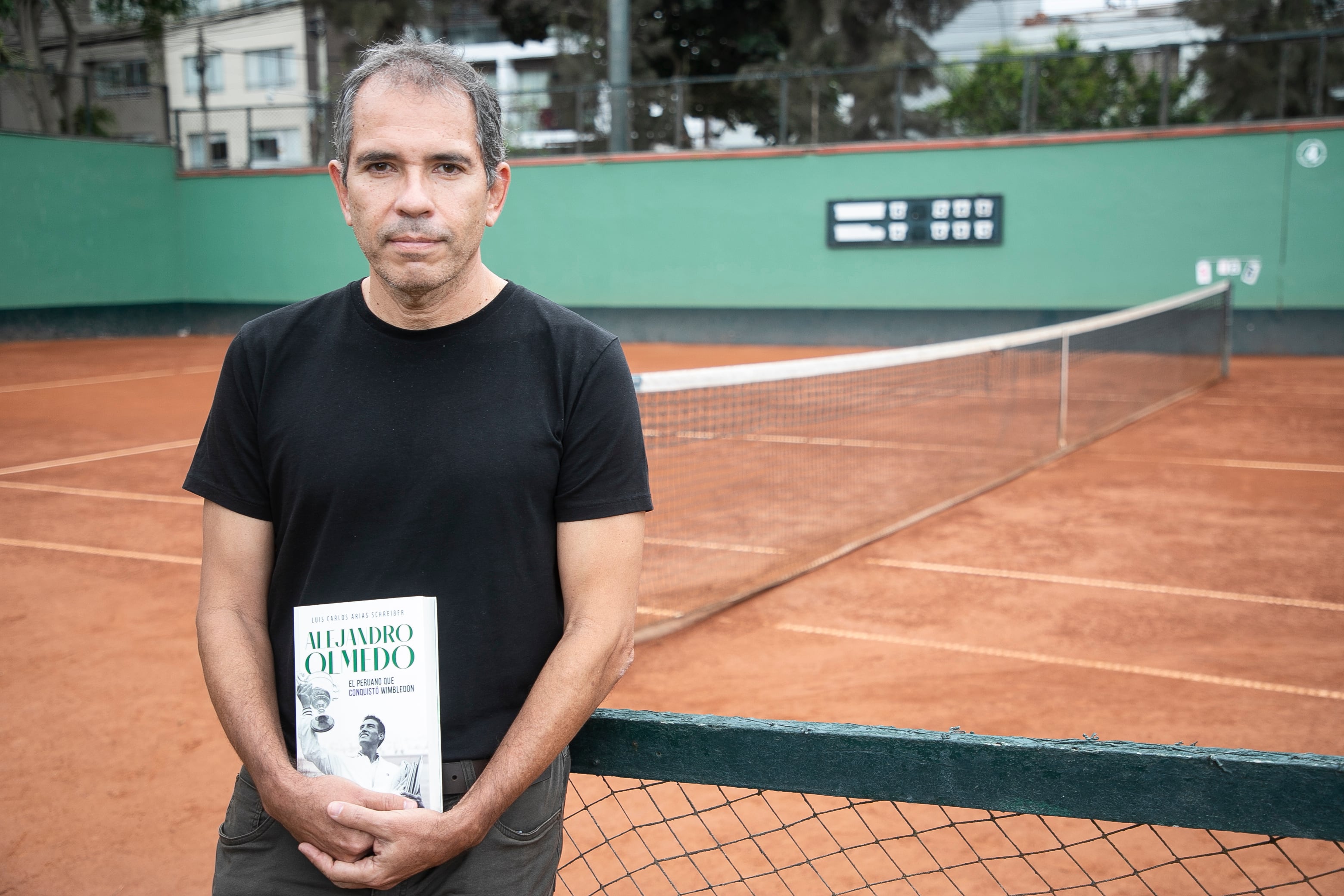 PERIODISTA LUIS CARLOS ARIAS CHREBER ESCRIBE LIBRO SOBRE EL TENISTA PERUANO ALEJANDRO OLMEDO QUIEN CONQUISTO EL TORNEO DE WIMBLEDON