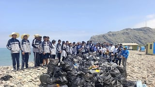 Estudiantes retiran media tonelada de basura en el río Ocoña, Arequipa