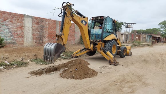Con maquinaria pesada realizan corte de agua de conexiones clandestinas en Catacaos