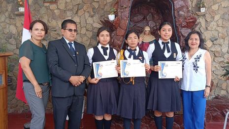 Chincha: Premio Excelencia para egresadas destacadas en secundaria