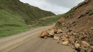 Reportan caída de piedras en Carretera Central tras sismo