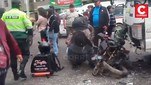 Repartidor de delivery choca contra camión y termina herido en Huancayo