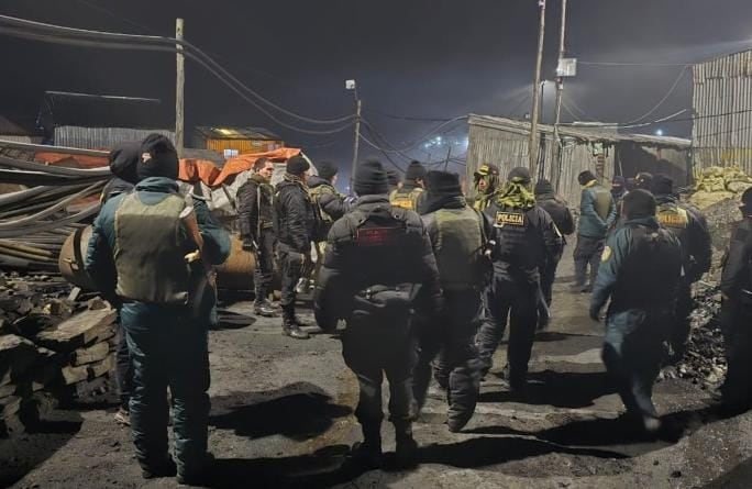 En la escena no hallaron casquillos de bala, por lo que presumen que fueron asesinados en otro lugar.