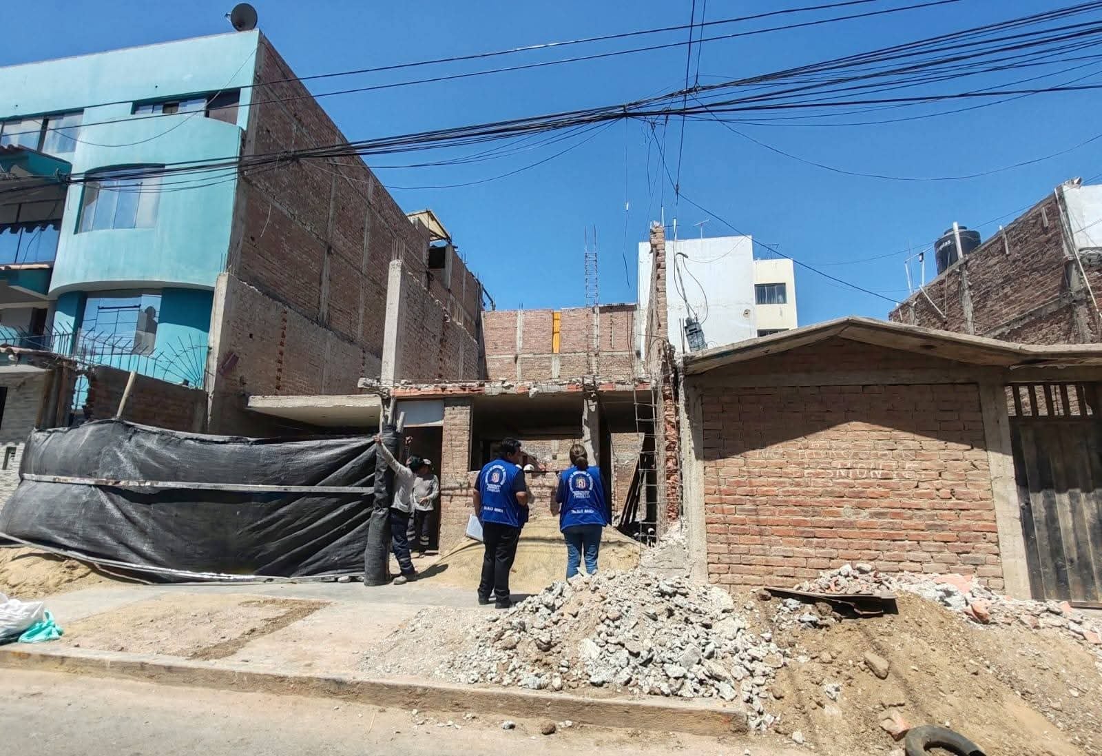 A los dueños se les multará y aplicará las medidas administrativas correspondientes, sino se regularizan.