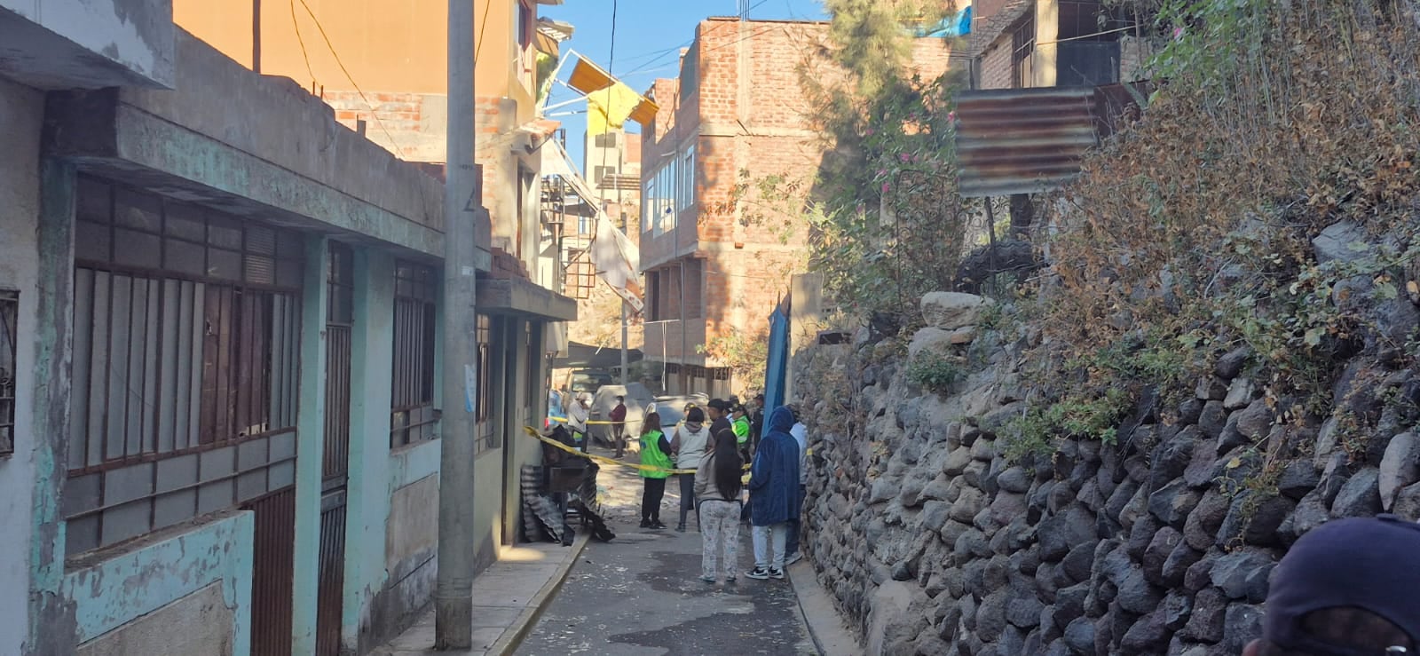 Explosión en taller de pirotecnia en Mariano Melgar, deja viviendas dañadas