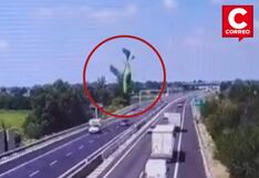 Accidente en Italia: Avioneta cae sobre autopista y mueren dos personas