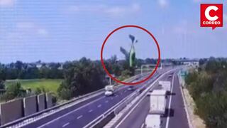 Accidente en Italia: Avioneta cae sobre autopista y mueren dos personas