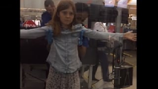 ​YouTube: Inspección intensa de niña en aeropuerto causa indignación 