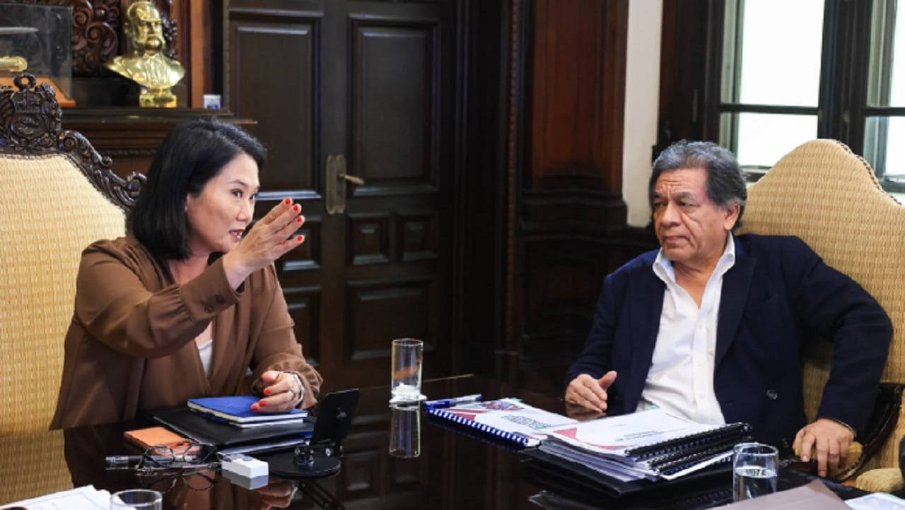 Keiko Fujimori evalúa medidas para recuperar el orden y fortalecer la autoridad docente