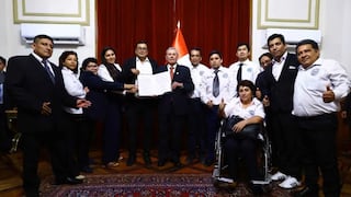 Congreso firma ley que permite nombramiento de trabajadores de salud en nuevos regímenes laborales