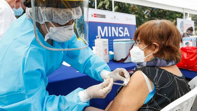 Minsa evalúa cómo reforzar protección de población ya vacunada contra el COVID-19