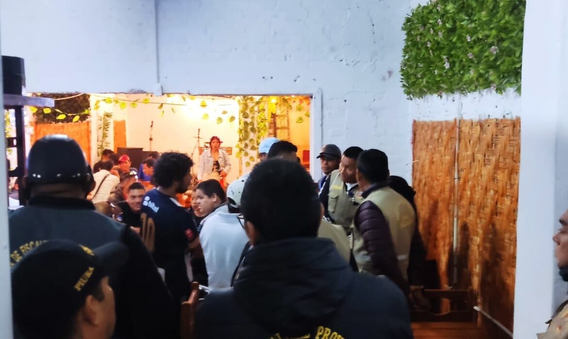 Intervienen bar informal