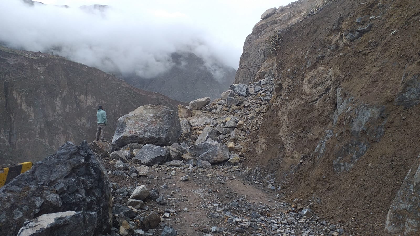 Derrumbe de rocas y tierra en Pampamarca, La Unión, debido a intensas lluvias. Foto: Municipalidad de Pampamarca.