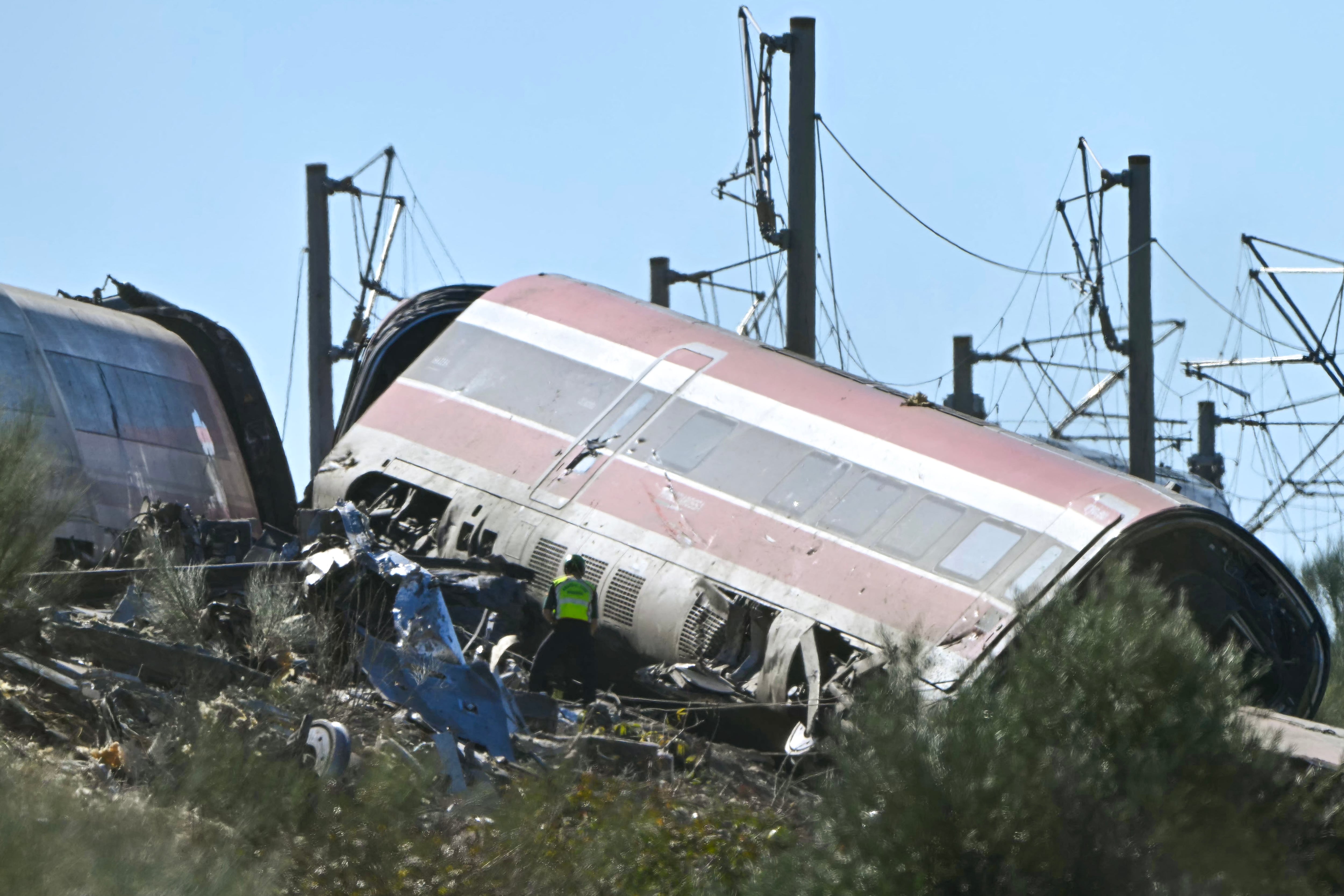 España: al menos 30 muertos tras choque de dos trenes de alta velocidad en Toledo