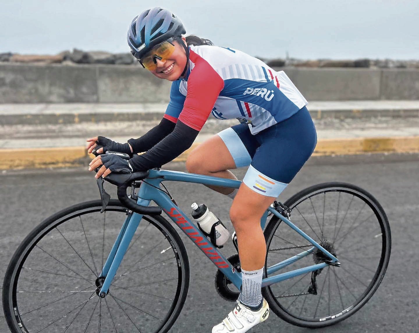 Con 22 años, la arequipeña Alejandra Huamaní es una de las promesas en el ciclismo. Foto: Deporteaqp.
