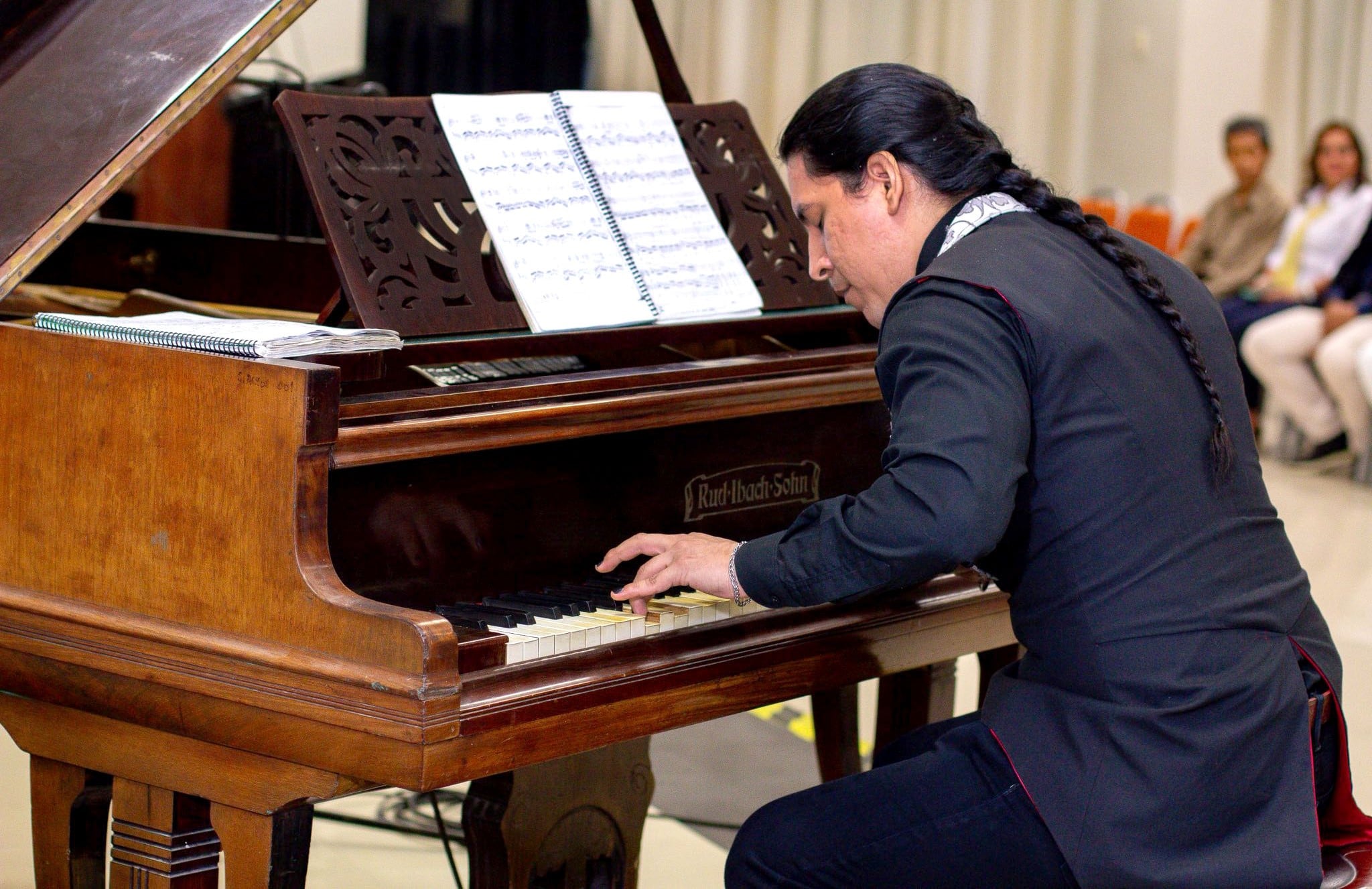 El destacado músico Alexander Chinchay Silupú deleitó al público en un gran espectáculo.