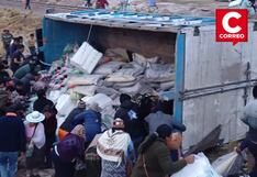 Puno: Tras enfrentamiento con policías, saquean productos de contrabando que eran trasladadas en camión