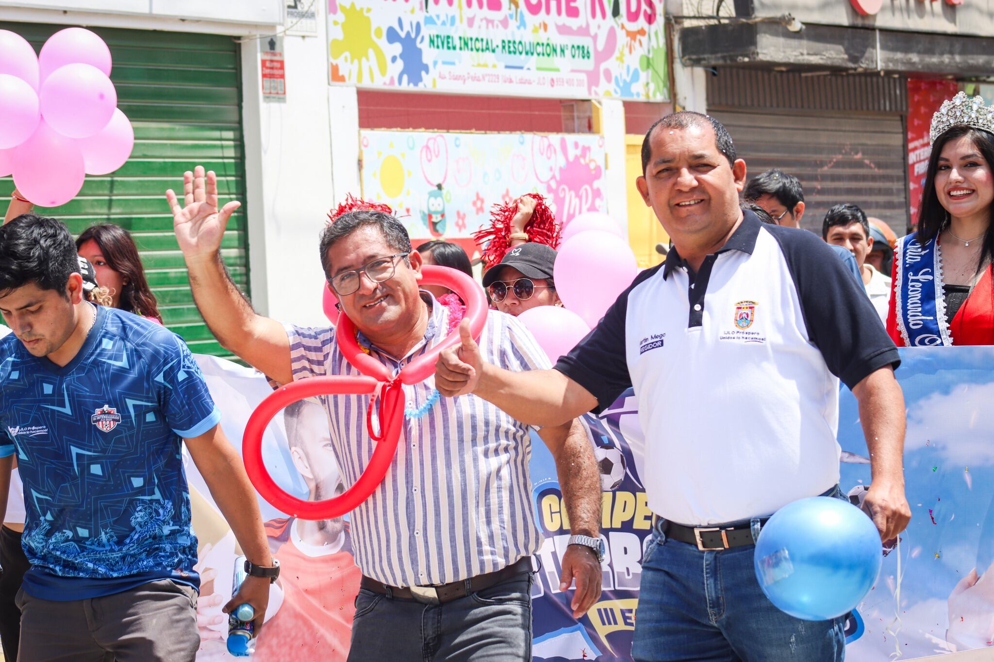 Alcalde Elber Requejo, junto a uno de sus regidores aliados, en un evento distrital.