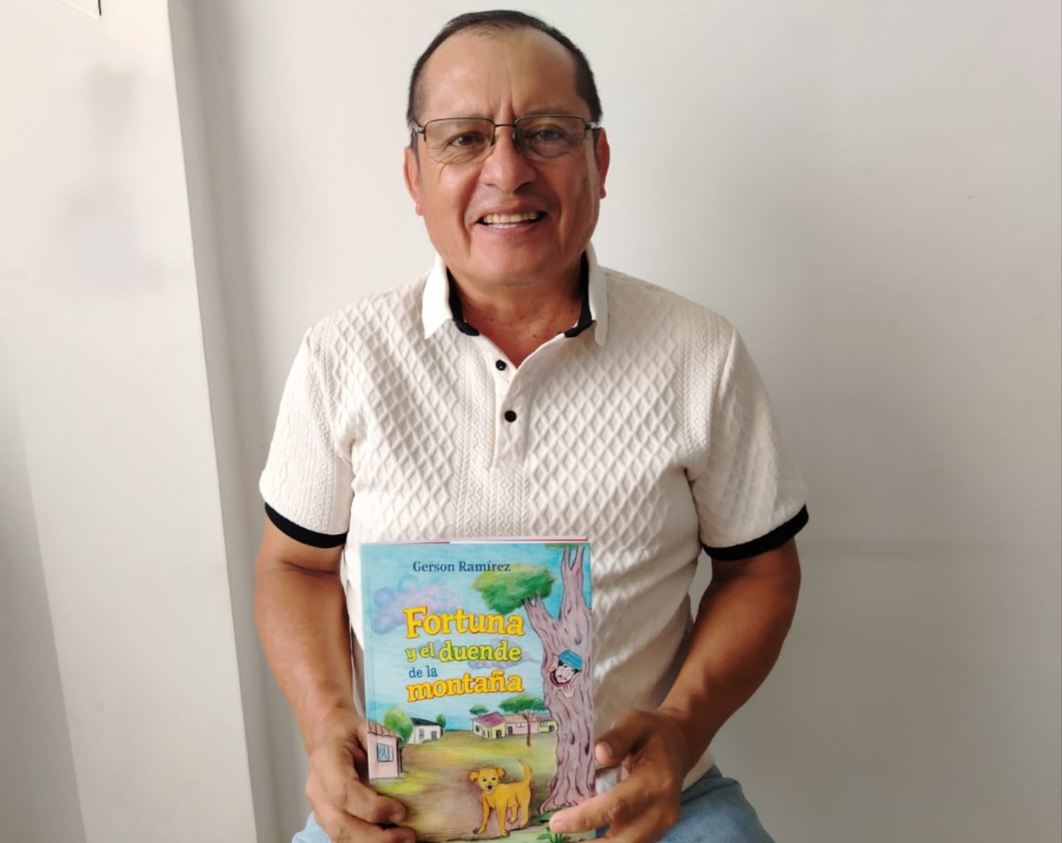 “Fortuna y el duende de la montaña”, la reciente novela infantil de Gerson Ramírez, no solo cuenta el rescate de un perrito: simboliza qué significa, en verdad, ser rescatado.