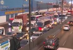 San Martín de Porres: Incendio de bus genera caos vehicular en la Panamericana Norte