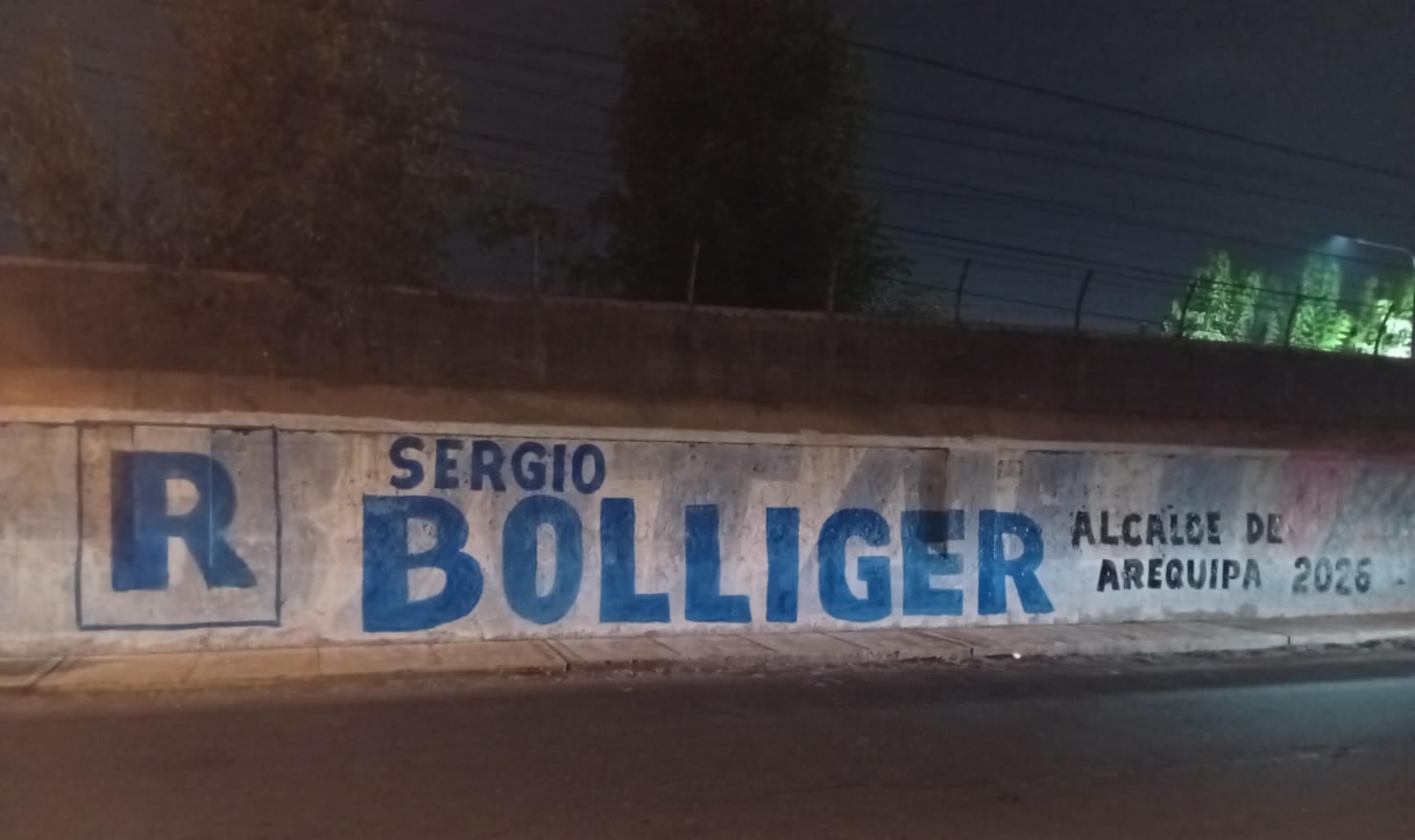Aparecen pintas de la candidatura de Sergio Bolliger.