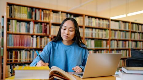 Universidades australianas ofrecen becas y descuentos para mujeres peruanas