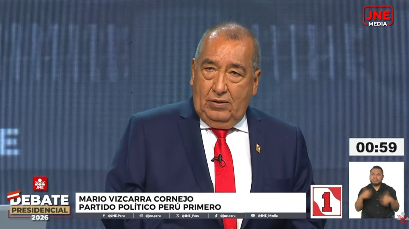 El candidato de Perú Primero respondió a una pregunta sobre descentralización sanitaria y cuestionó la ejecución de megaproyectos hospitalarios en regiones. (Captura de imagen del JNE)