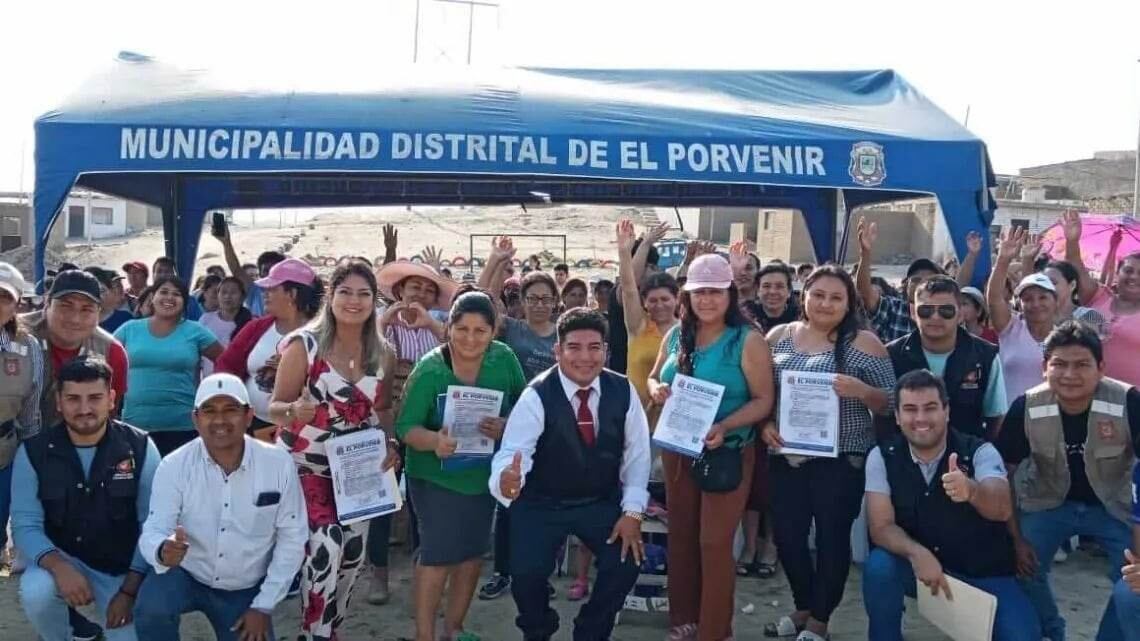 Funcionario explica que los contribuyentes que tienen deudas se les hará descuentos en arbitrios municipales de los años 2000 al 2008 con el 90 %, 2009- 2014 con el 70 % y del 2015 al 2023 con el 50 % y también, se les está brindando las facilidades de poder fraccionar sus compromisos.