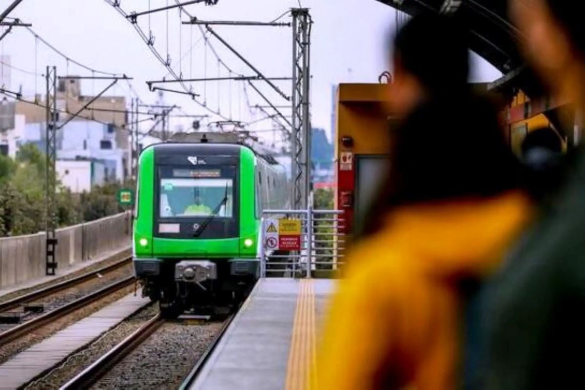 Usuarios de la Línea 1 del Metro de Lima afectados por cierre temporal de las estaciones Santa Rosa y Bayóvar. Foto: Andina.