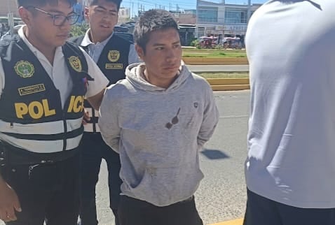 Sospecho de atacar a una familia con un hacha.