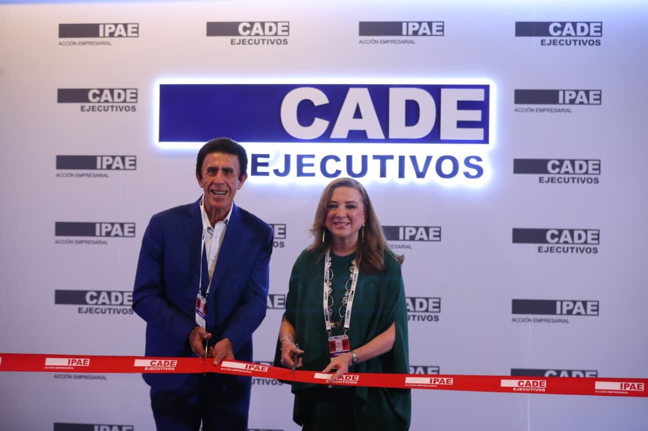 Gonzalo Galdos y María Isabel León, inauguraron CADE Ejecutivos 2025.