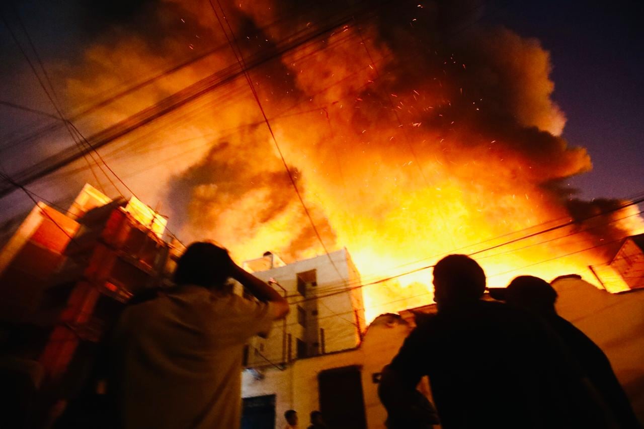 En Perú, los bomberos utilizan un sistema de códigos para clasificar los incendios y organizar mejor su respuesta. Desde el Código 1 hasta el Código 5, cada nivel indica la magnitud del siniestro y la cantidad de recursos necesarios para controlarlo. Aquí te explicamos de forma sencilla cómo funciona.
