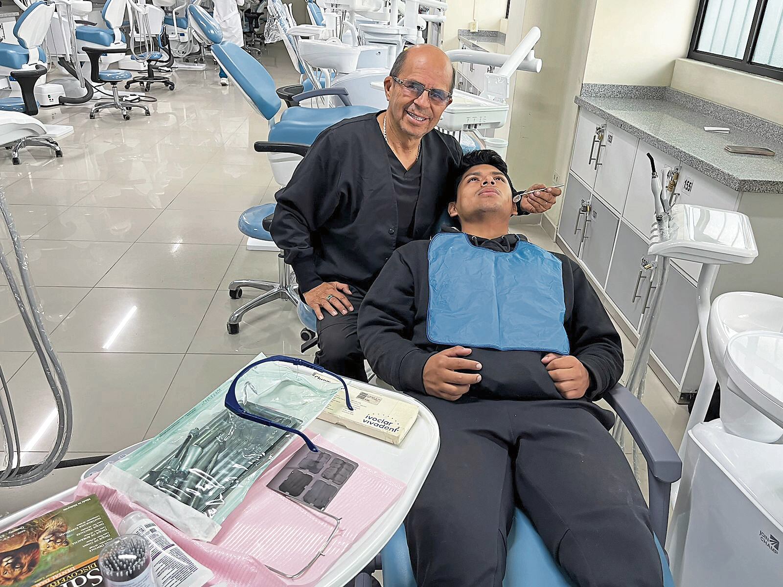 Se aplica el gel en la caries para que pueda ser tratada sin dañar la pieza dental. (Foto: Difusión)