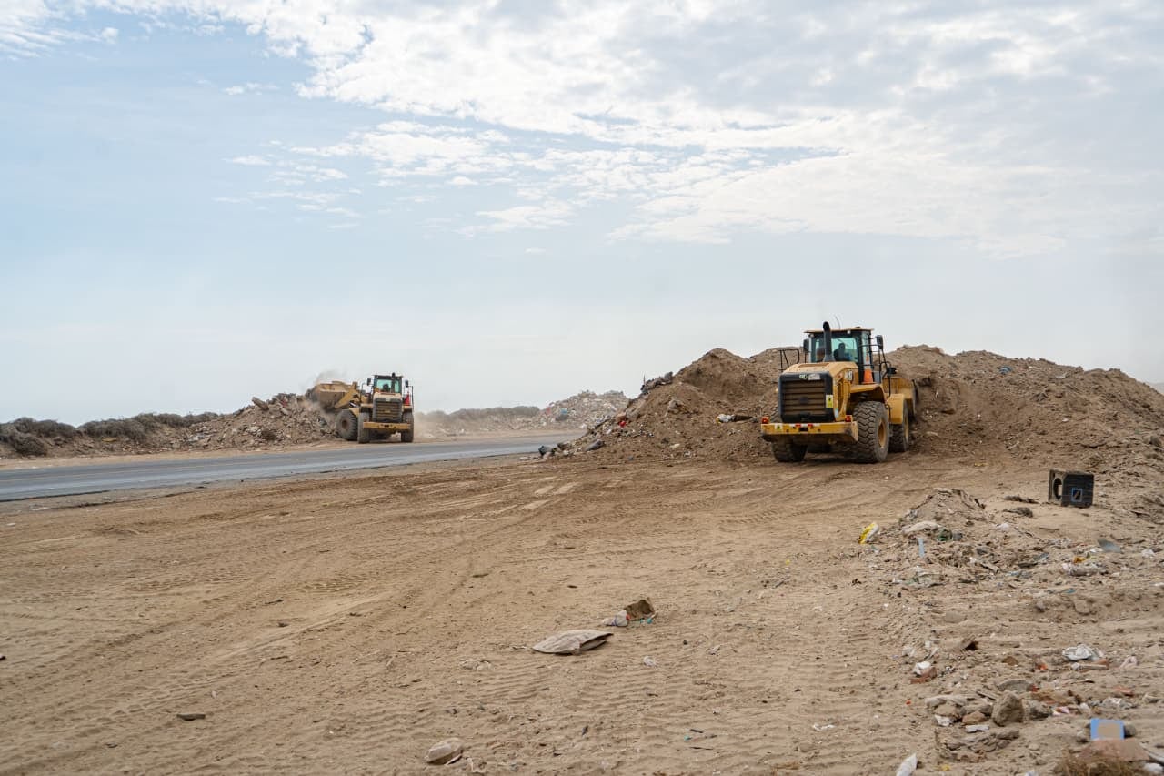 Retiran toneladas de desmontes entre los distritos de Víctor Larco y Huanchaco.