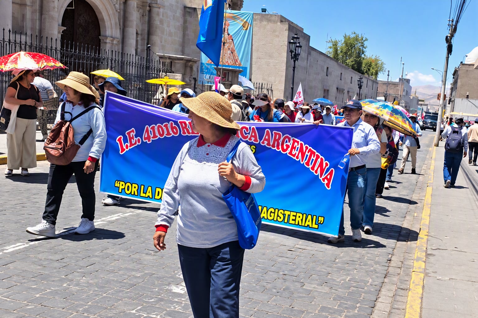Profesores del SUTEP protestan en Arequipa pese a advertencia de descuentos por huelga